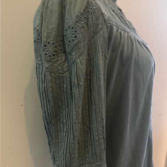 Elegant Eyelet Lace Trim Blouse - Picture 4 of 9